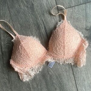 Alias Mae bra size small peach colored lace bra
